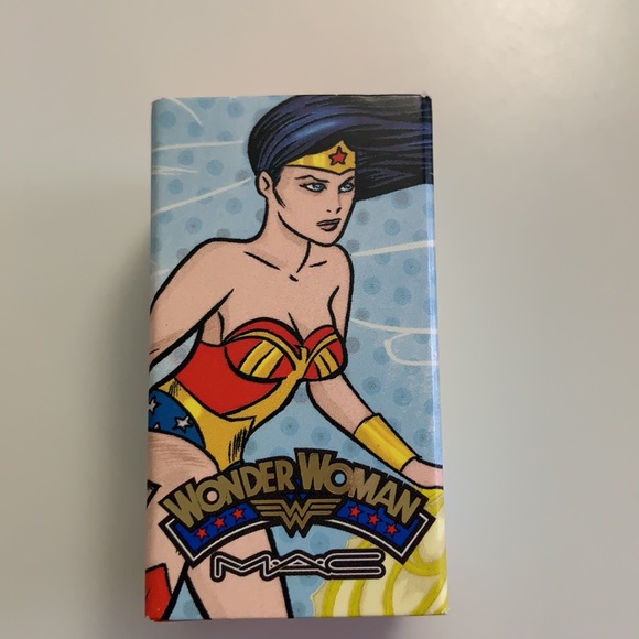 New LE Rare MAC Wonder Woman pigment eyeshadow - Picture 4 of 4